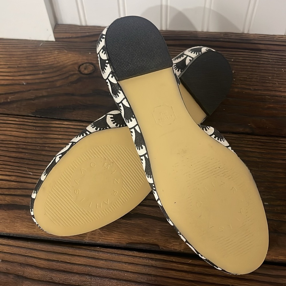 NWT Isaac Mizrahi Black and Cream Patterned Flats - image 7